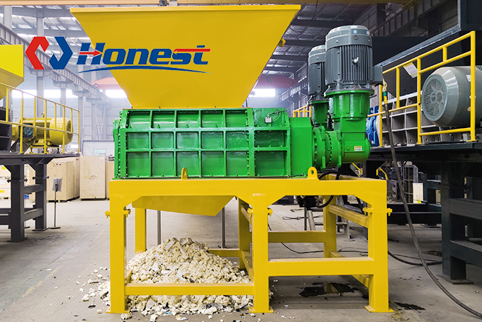 Four Shaft Shredder machine